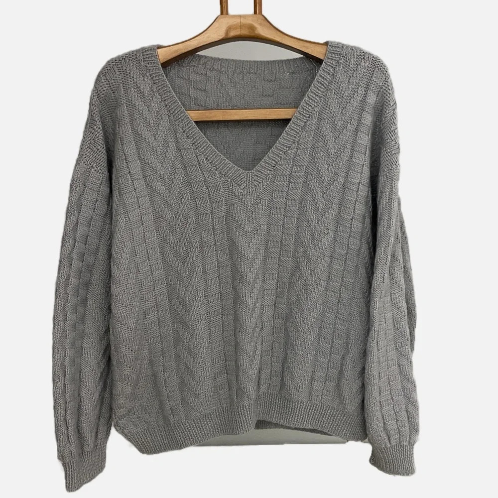 Mens Heather Gray V-Neck Cable Knit‎ Chevron Pullover Sweater Hand Made